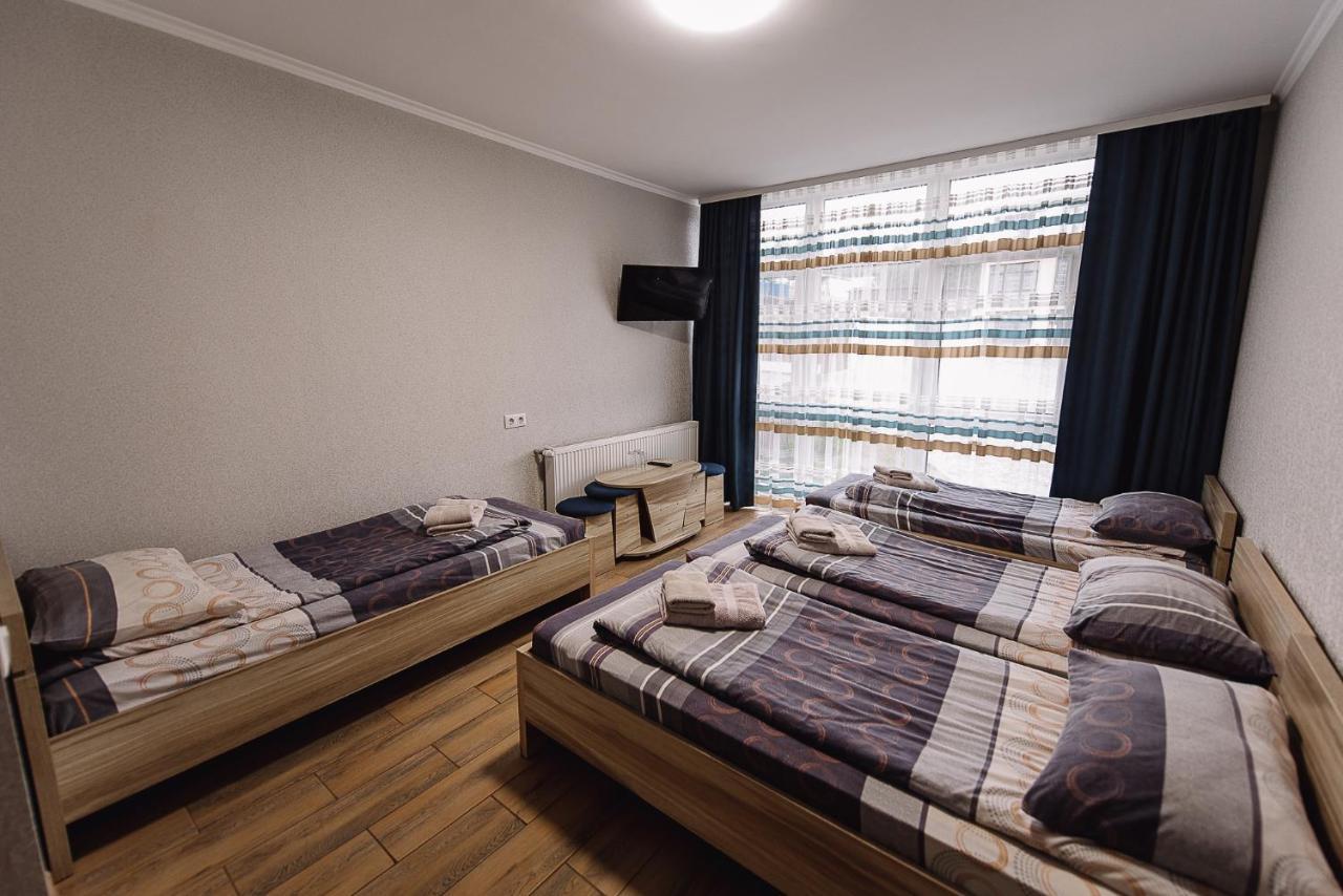 Brooklyn 2 Hotel Yablunytsya Exterior photo