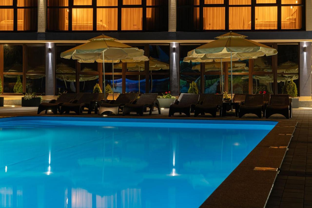 Brooklyn 2 Hotel Yablunytsya Exterior photo